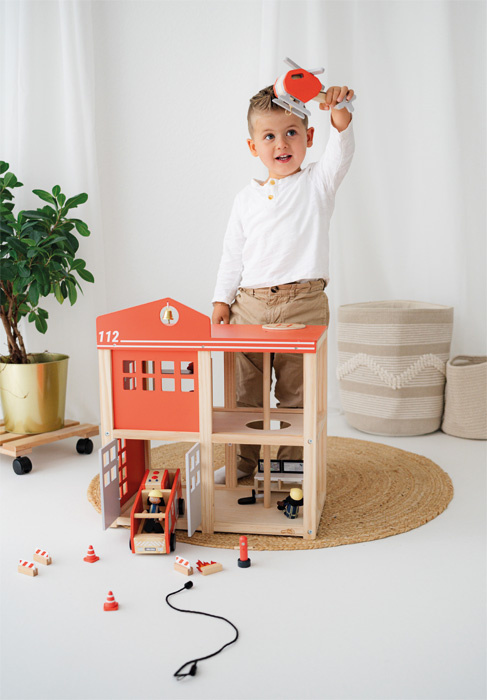 Remiza strażacka XXL z akcesoriami i dźwiękiem Small Foot