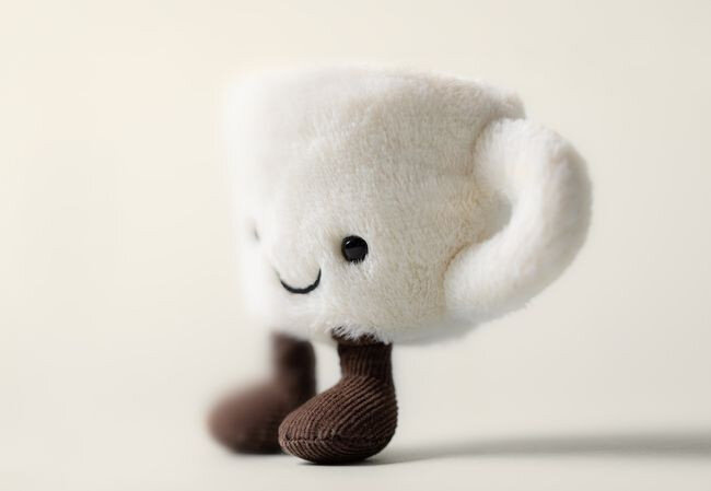 Wesoła Filiżanka Espresso 10 cm Jellycat pluszaki dla dzieci