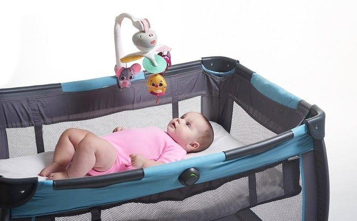 Tiny Love przenośna Karuzela dla niemowląt Świat Małej Księżniczki z kolorowymi pluszakami