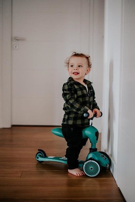 SCOOTANDRIDE Kask + Highwaykick1 2w1 jeździk i hulajnoga Zestaw Forest