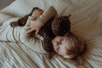 Maskotka obciążeniowa pluszowy kotek terapeutyczny 1,2 kg Astrup