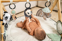 Czarno-biała Mata edukacyjna z drewnianym stojakiem do sensorycznej zabawy Décor Tiny Love