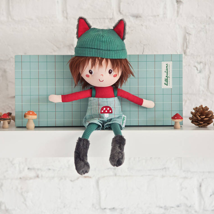 Przytulanka lalka-chłopiec Louis 32cm wysokości w ozdobnym pudełku LILLIPUTIENS