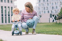 SCOOTANDRIDE Kask + Highwaykick1 2w1 jeździk i hulajnoga Zestaw Steel