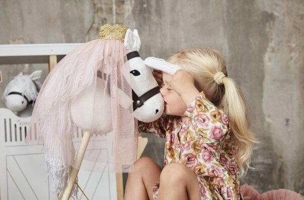Koń na kiju biały Hobby Horsing Astrup