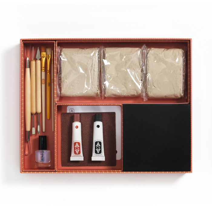 Zestaw artystyczny Modelowanie i rzeźbienie z gliny dla dorosłych .GA Atelier 84 Djeco