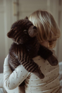 Maskotka obciążeniowa pluszowy kotek terapeutyczny 1,2 kg Astrup