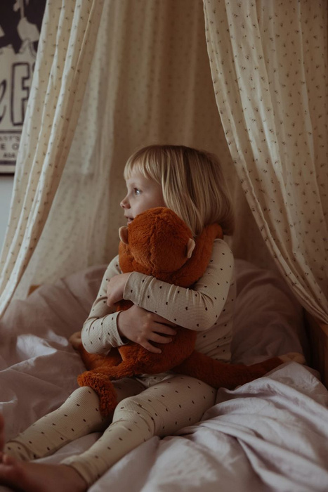 Maskotka obciążeniowa pluszowa małpka terapeutyczna 1,1 kg Astrup