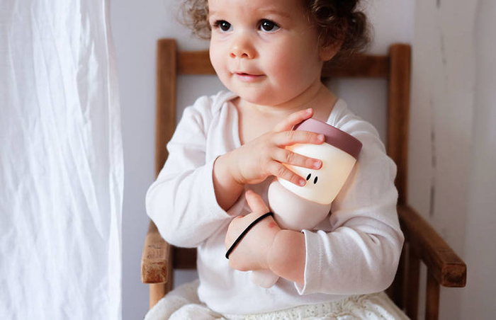 Przenośna lampka nocna LED z latarką Pixie 90h świecenia Pink Beaba
