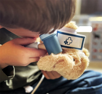 Zestaw weterynarza z pluszowym królikiem Small Foot