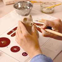 Zestaw artystyczny Modelowanie i rzeźbienie z gliny dla dorosłych .GA Atelier 84 Djeco