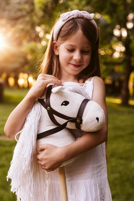Koń na kiju biały Hobby Horsing Astrup