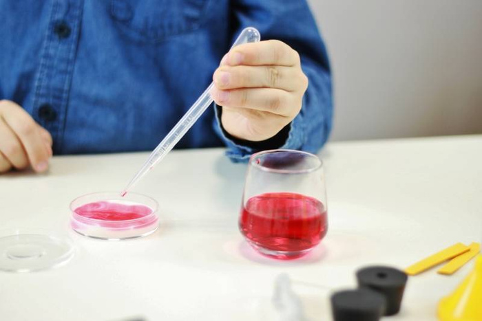Laboratorium chemiczne 150 eksperymentów Buki eksperymenty