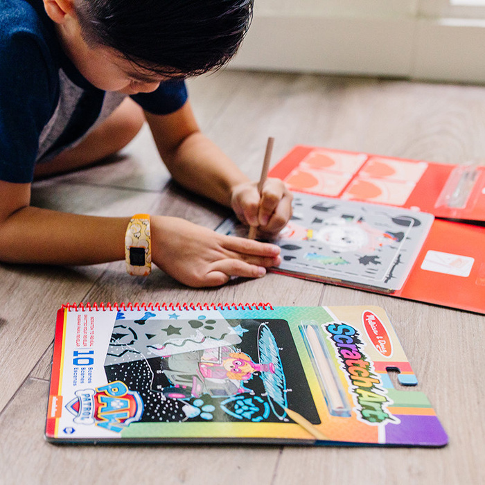 Książeczka ze zdrapywankami Psi Patrol Scratch Art Pad – Chase Melissa and Doug