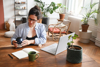 Bezprzewodowy laktator elektryczny muszlowy Hands-Free 180 ml Night Blue Beaba