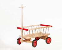 Drewniany wózek do ciągnięcia W drogę