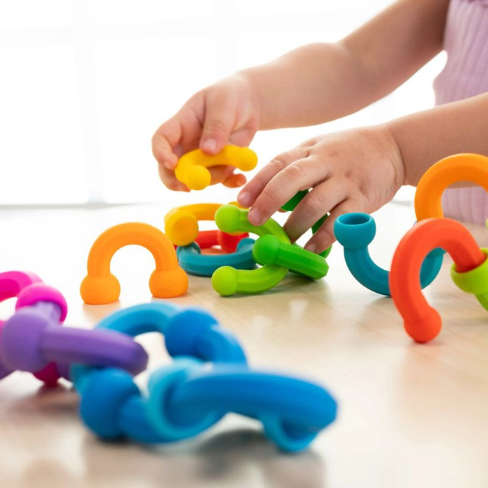 Klocki sensoryczne Plip Links 20 silikonowych półokrągłych elementów Fat Brain Toy