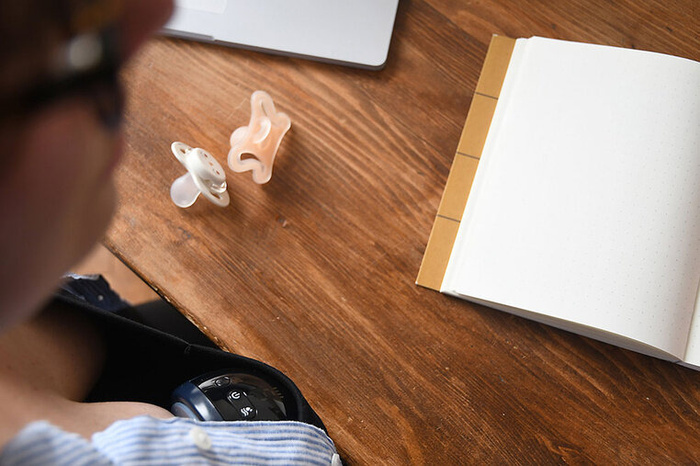 Bezprzewodowy laktator elektryczny muszlowy Hands-Free 180 ml Night Blue Beaba