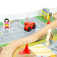 Kolejka drewniana na stole Bigjigs Rail