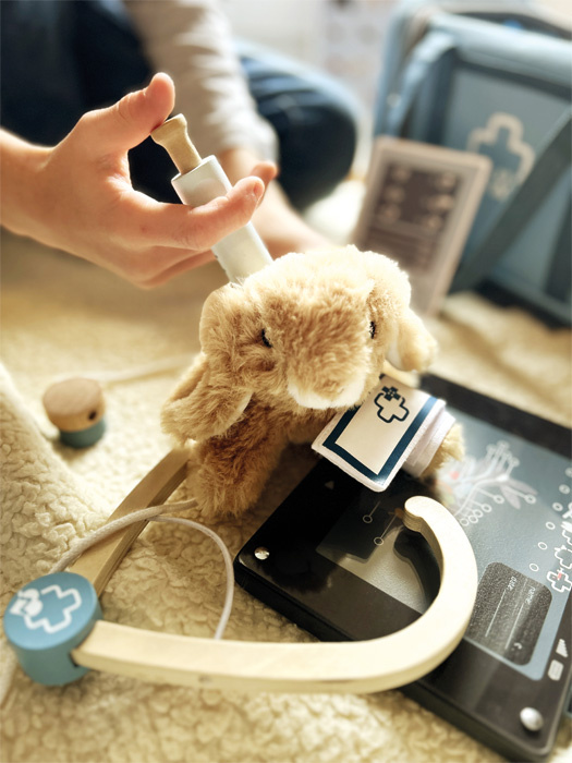 Zestaw weterynarza z pluszowym królikiem Small Foot