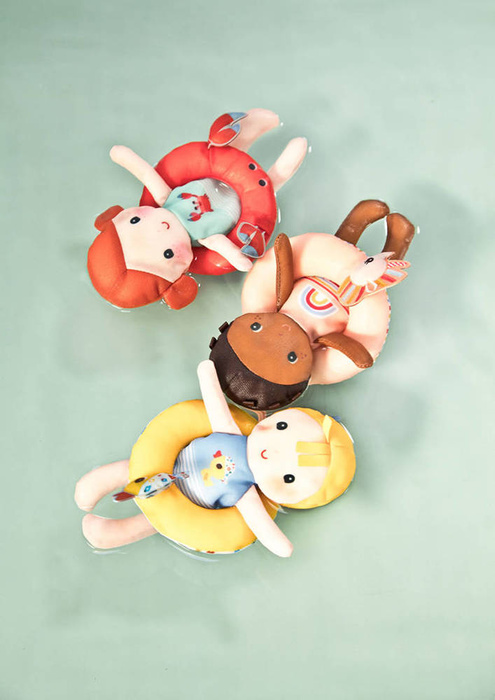 Laleczka z kółkiem do zabawy w wodzie Axelle Lilliputiens