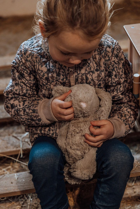 Króliczki Mama i maleństwo maskotki dla dzieci 27 cm i 19 cm Astrup