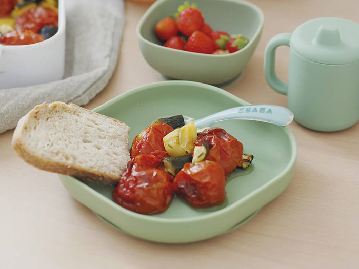 Talerzyk z przyssawką dla dzieci silikonowy sage green Beaba