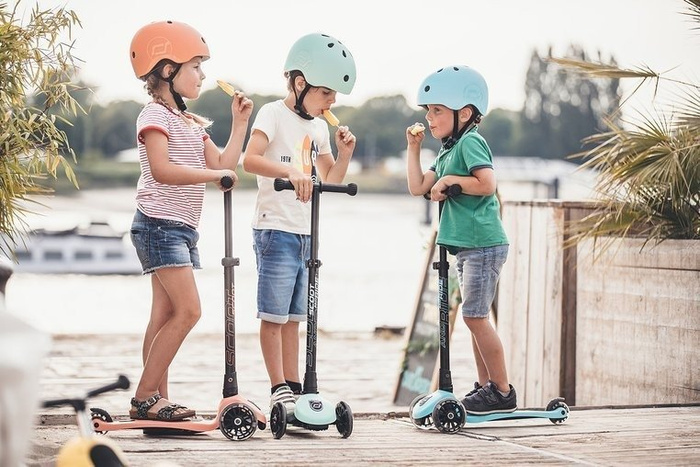 SCOOTANDRIDE Highwaykick 3 LED Hulajnoga składana ze świecącymi kółkami 3+ Kiwi