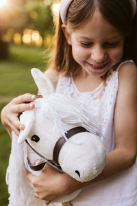 Koń na kiju biały Hobby Horsing Astrup