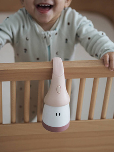Przenośna lampka nocna LED z latarką Pixie 90h świecenia Pink Beaba