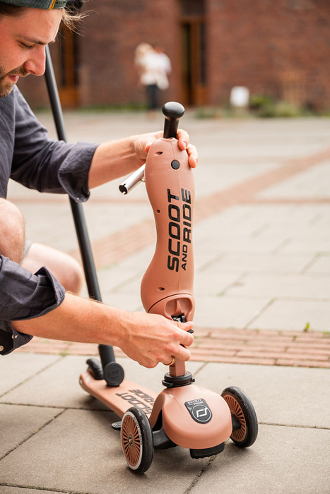 SCOOTANDRIDE Highwaykick 1 Push and Go 2w1 Jeździk i hulajnoga z rączką do prowadzenia 1-5 lat SCOOTANDRIDE Highwaykick 1 Push and Go 2w1 Jeździk i hulajnoga z rączką do prowadzenia 1-5 lat Mocha