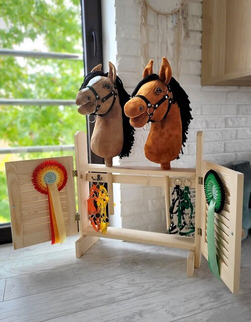 Podwójna Stajnia z drzwiczkami dla koni na kiju Super Hobby Horse