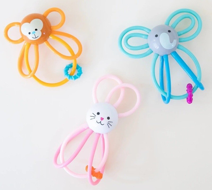 Elastyczny gryzak różowy królik Manhattan Toy