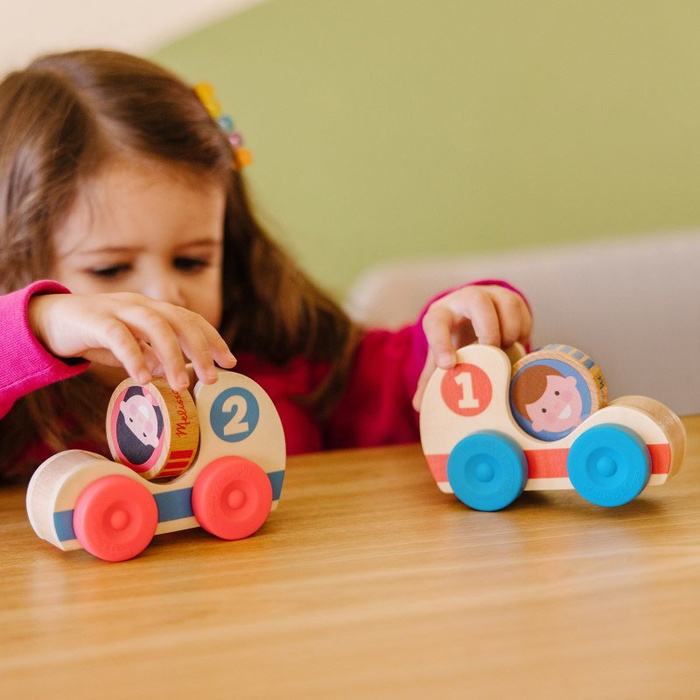 Dwa samochodziki drewniane z krążkami GO Tots Melissa & Doug