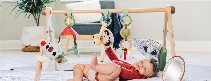 Tiny Love Mata dla niemowląt z drewnianym stojakiem i sensorycznymi zabawkami Boho Chic