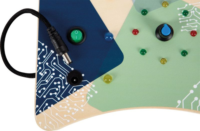 Tablica manipulacyjna Montessori z przełącznikami i światłem LED Small Foot 