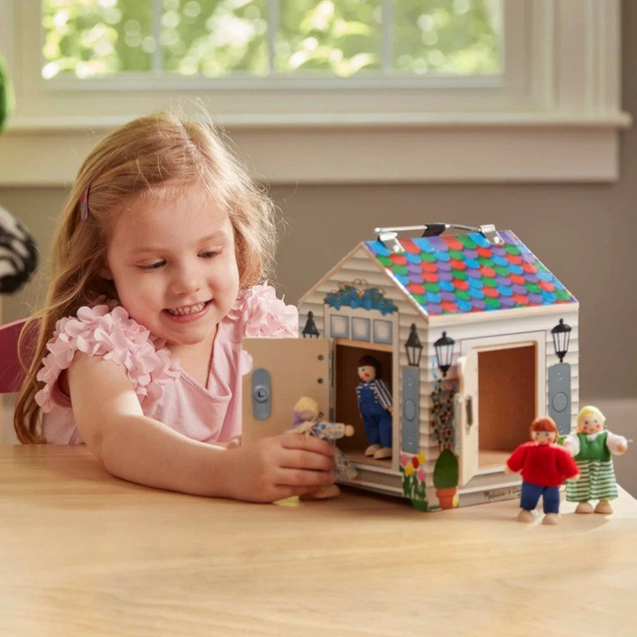 Domek motoryczny z drewna z laleczkami Melissa & Doug 