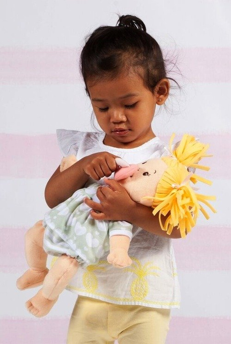 Lalka w zielonej sukience Baby Stella Manhattan