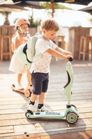 SCOOTANDRIDE Kask + Highwaykick1 2w1 jeździk i hulajnoga Zestaw Kiwi