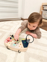 Tablica manipulacyjna Montessori z przełącznikami i światłem LED Small Foot 