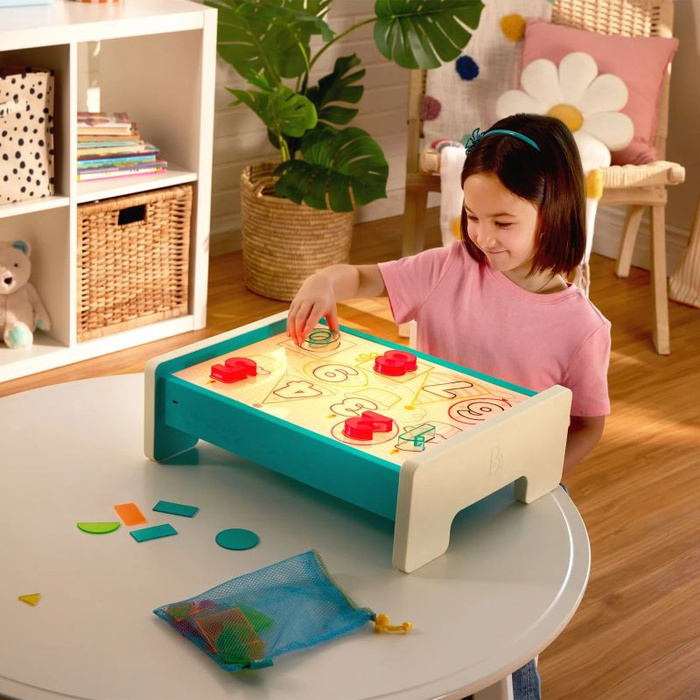 Edukacyjny podświetlany stolik do rysowania dla dziecka 71 elementów Look & Shine B.Toys