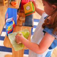 Interaktywne drewniane stanowisko dla małego szefa kuchni restauracja KidKraft – 2w1 Takeaway food