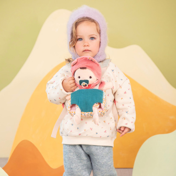 Lalka Jeanne w nosidełku Dzidziuś z akcesoriami 24 cm Lilliputiens