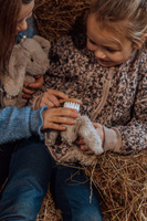 Króliczki Mama i maleństwo maskotki dla dzieci 27 cm i 19 cm Astrup