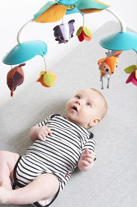 Tiny Love muzyczna Karuzela do łóżeczka Leśna Kraina dla spokojnego snu niemowlęcia innowacyjna Zabawka 2w1
