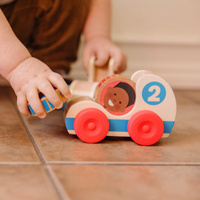 Dwa samochodziki drewniane z krążkami GO Tots Melissa & Doug