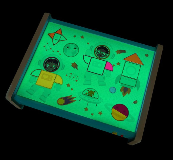 Edukacyjny podświetlany stolik do rysowania dla dziecka 71 elementów Look & Shine B.Toys