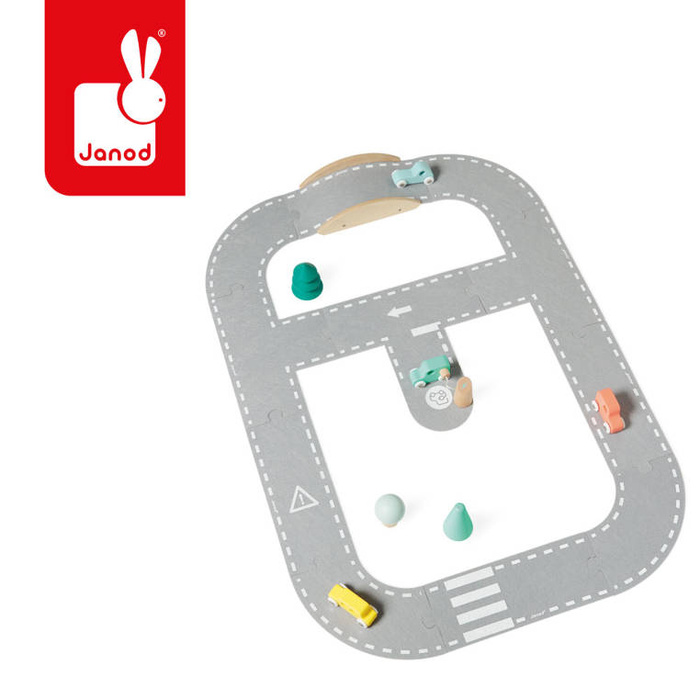 Filcowy tor dla autek z akcesoriami Janod