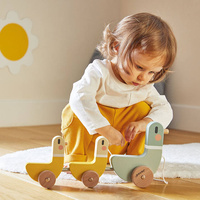 Kaczki do ciągnięcia na sznurku drewniane Sweet Cocoon Janod