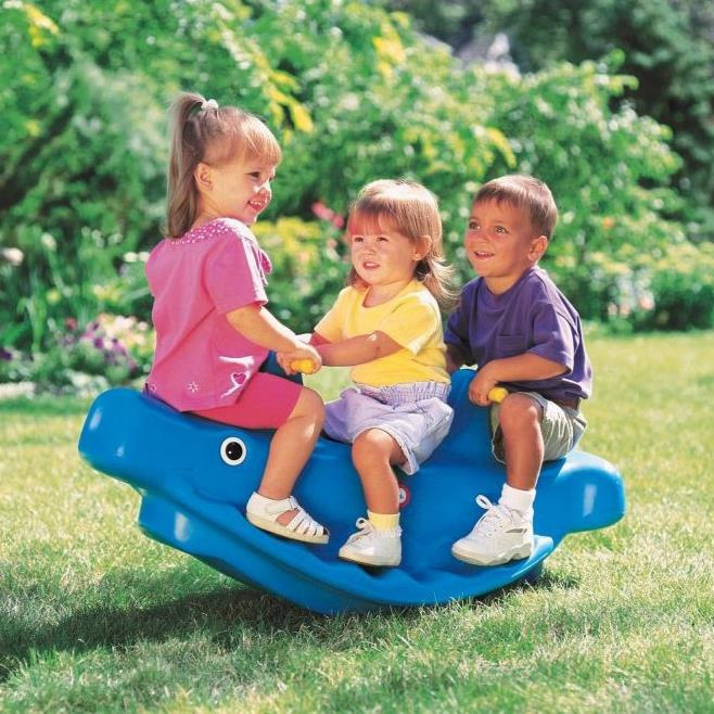 Little Tikes Niebieski Bujak z uchwytami i podnóżkiem Wieloryb na biegunach dla dzieci